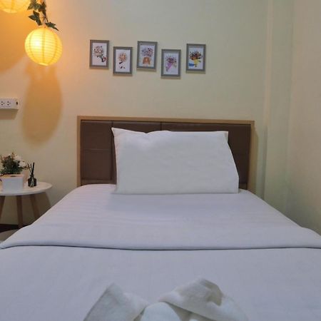 Ez Sleep @ Ratchada 19 Hostel Bangkok Buitenkant foto