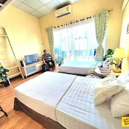 Ez Sleep @ Ratchada 19 Hostel Bangkok Buitenkant foto