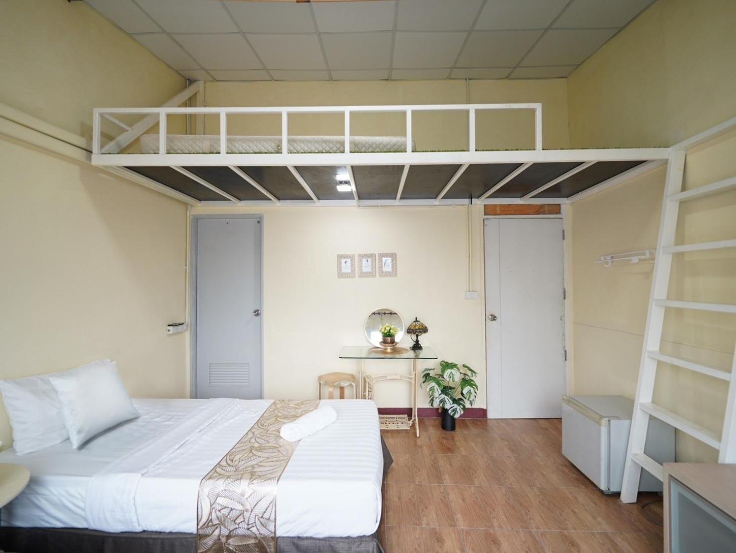Ez Sleep @ Ratchada 19 Hostel Bangkok Buitenkant foto
