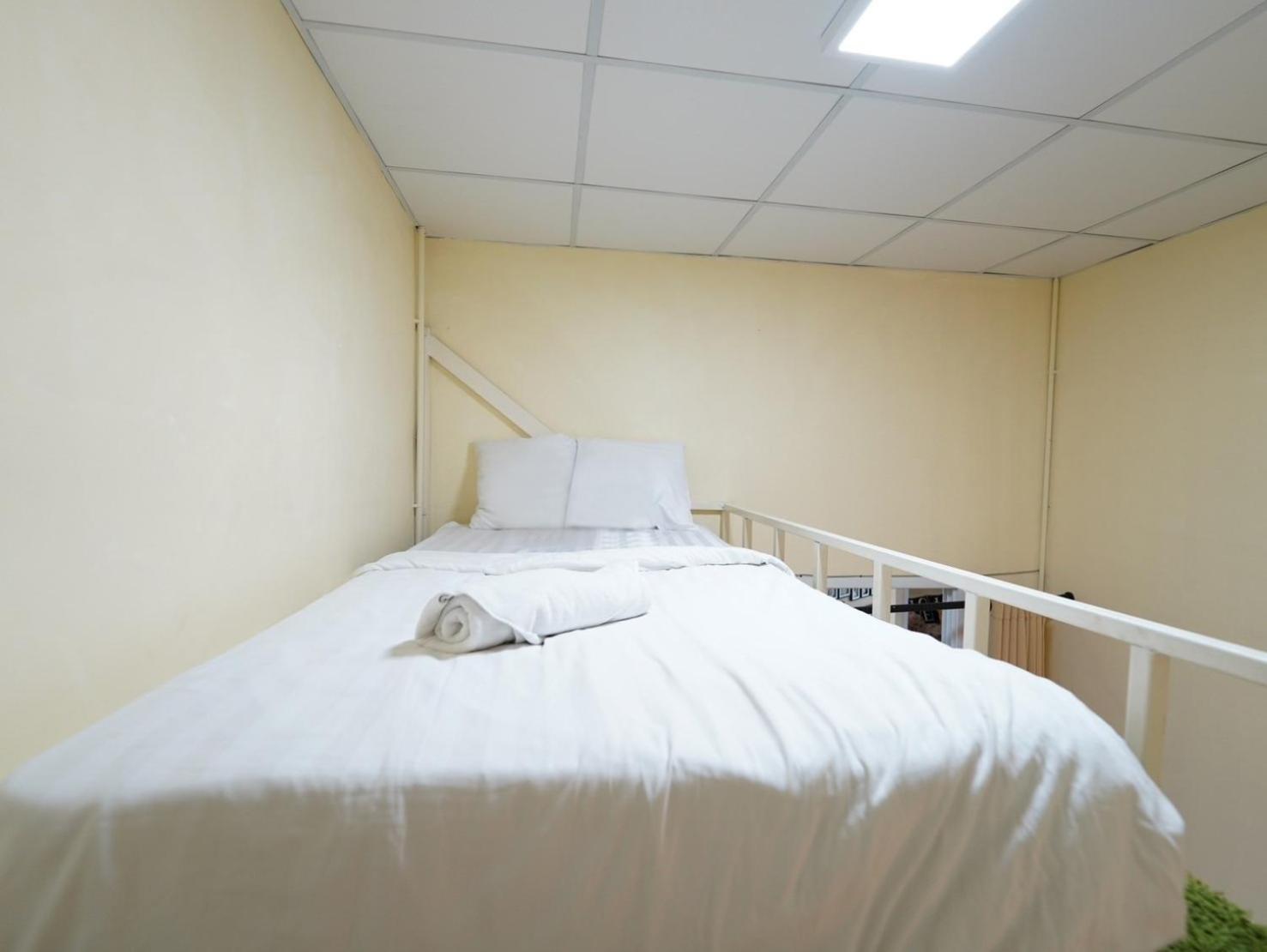 Ez Sleep @ Ratchada 19 Hostel Bangkok Buitenkant foto