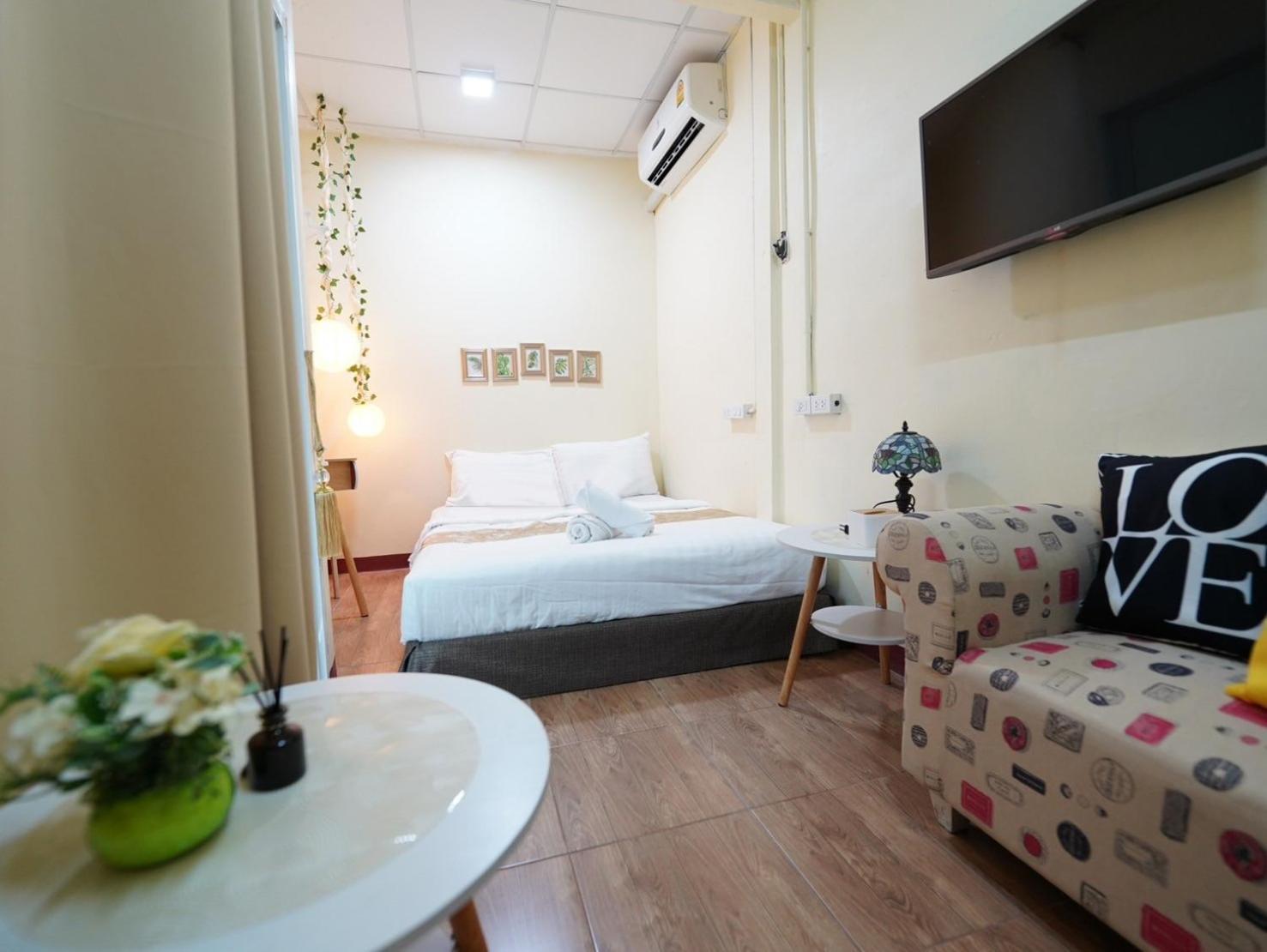 Ez Sleep @ Ratchada 19 Hostel Bangkok Buitenkant foto