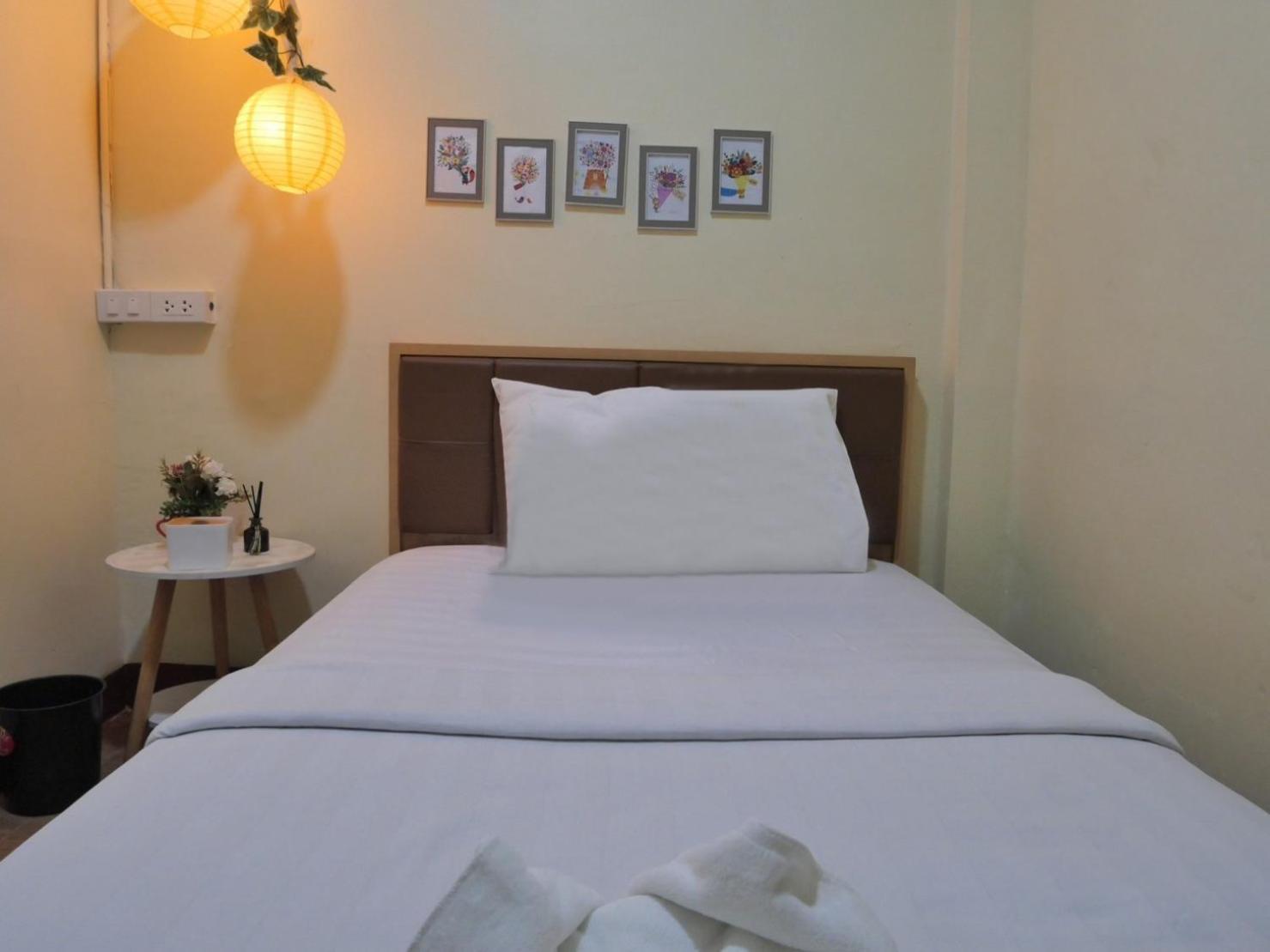 Ez Sleep @ Ratchada 19 Hostel Bangkok Buitenkant foto