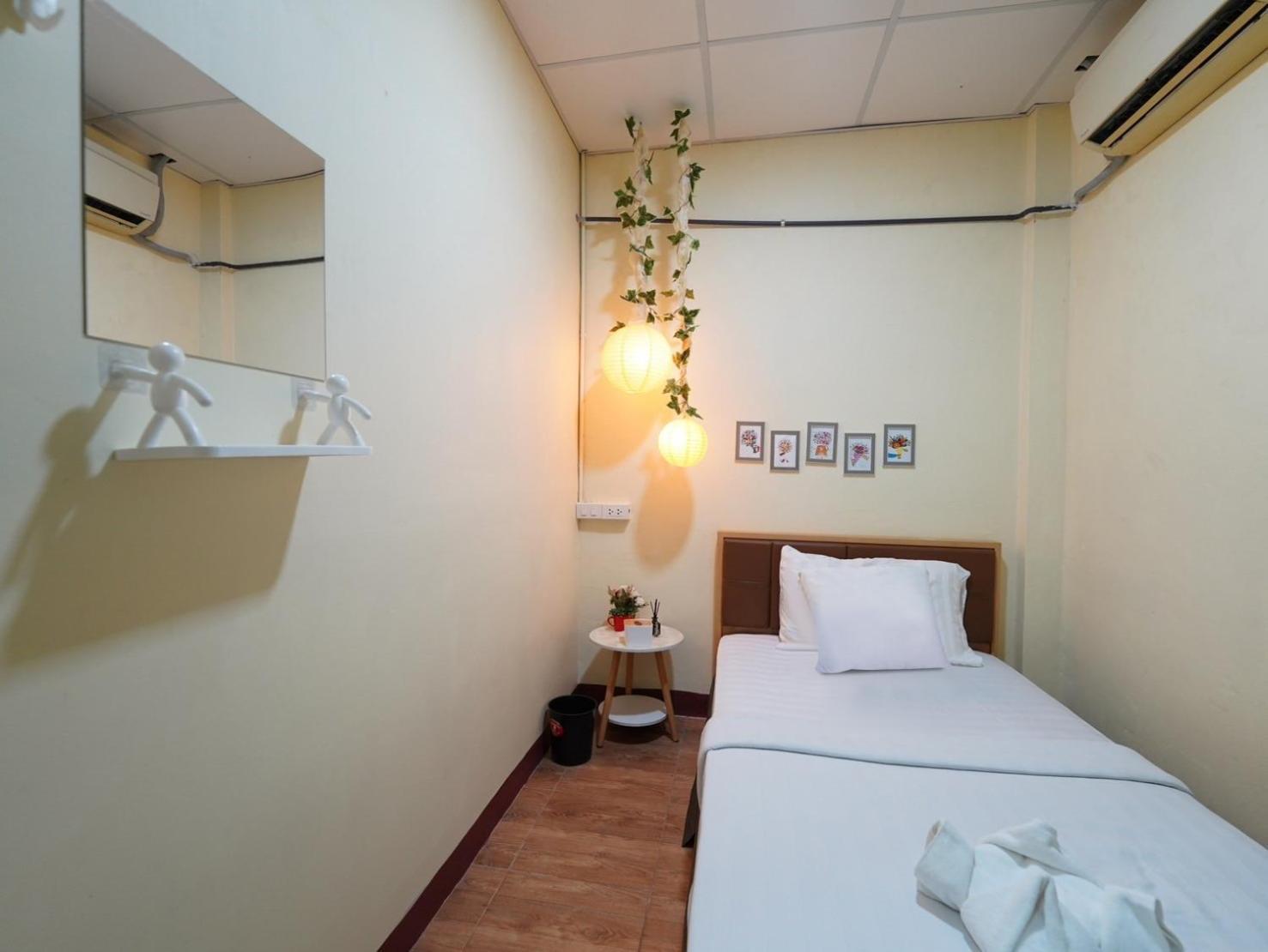 Ez Sleep @ Ratchada 19 Hostel Bangkok Buitenkant foto