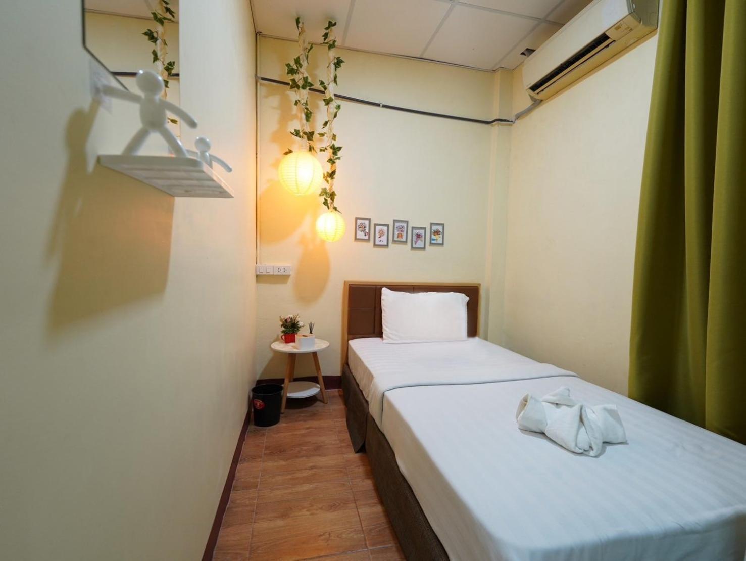 Ez Sleep @ Ratchada 19 Hostel Bangkok Buitenkant foto