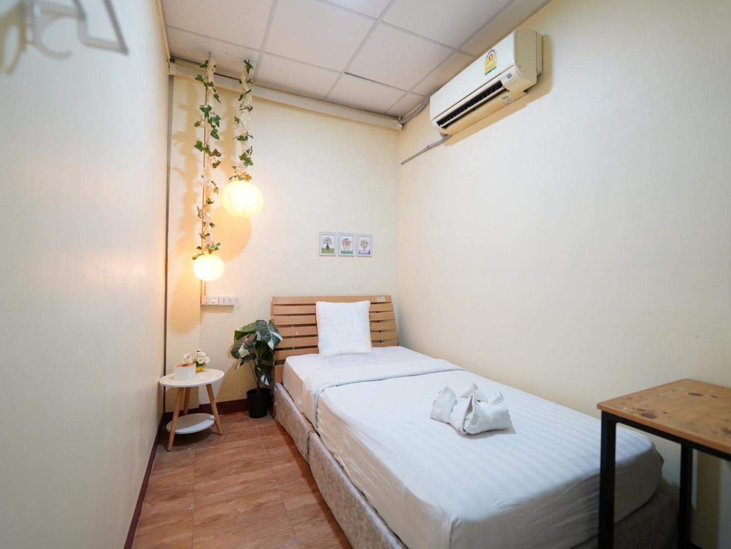 Ez Sleep @ Ratchada 19 Hostel Bangkok Buitenkant foto