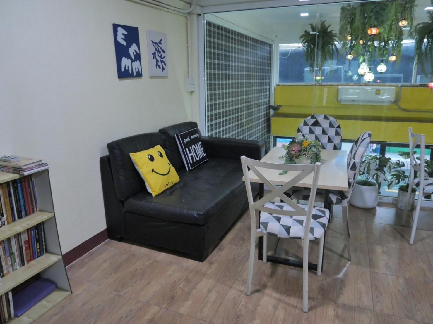 Ez Sleep @ Ratchada 19 Hostel Bangkok Buitenkant foto