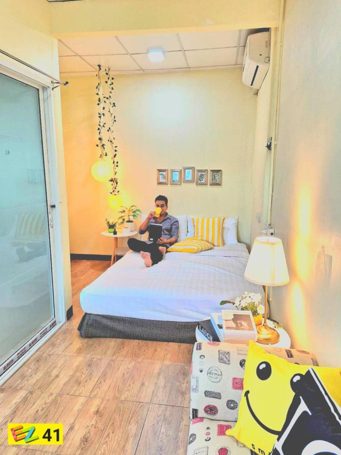 Ez Sleep @ Ratchada 19 Hostel Bangkok Buitenkant foto