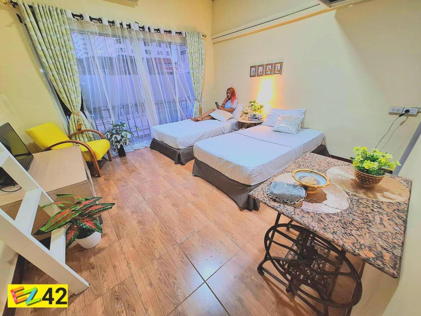 Ez Sleep @ Ratchada 19 Hostel Bangkok Buitenkant foto