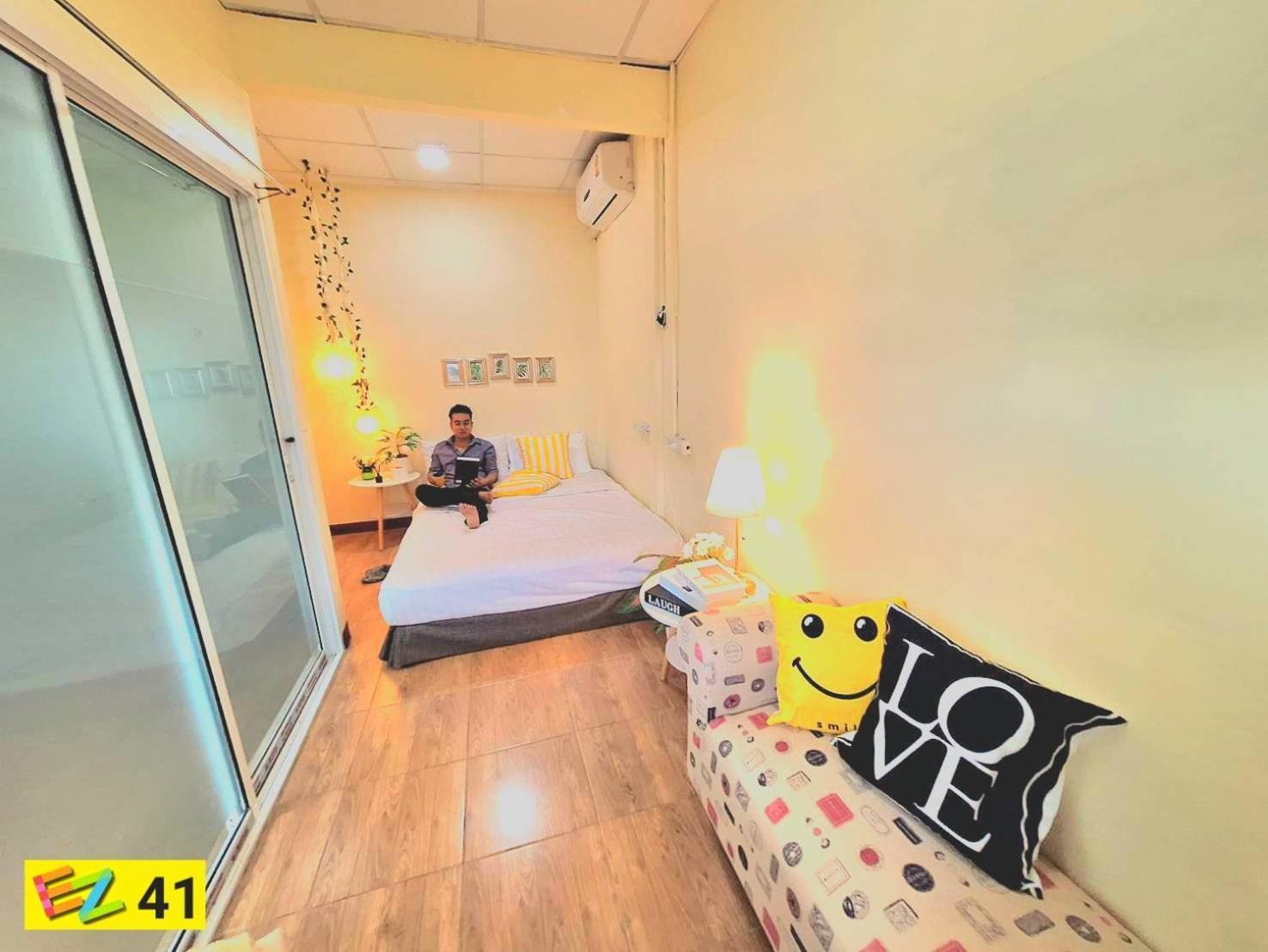 Ez Sleep @ Ratchada 19 Hostel Bangkok Buitenkant foto